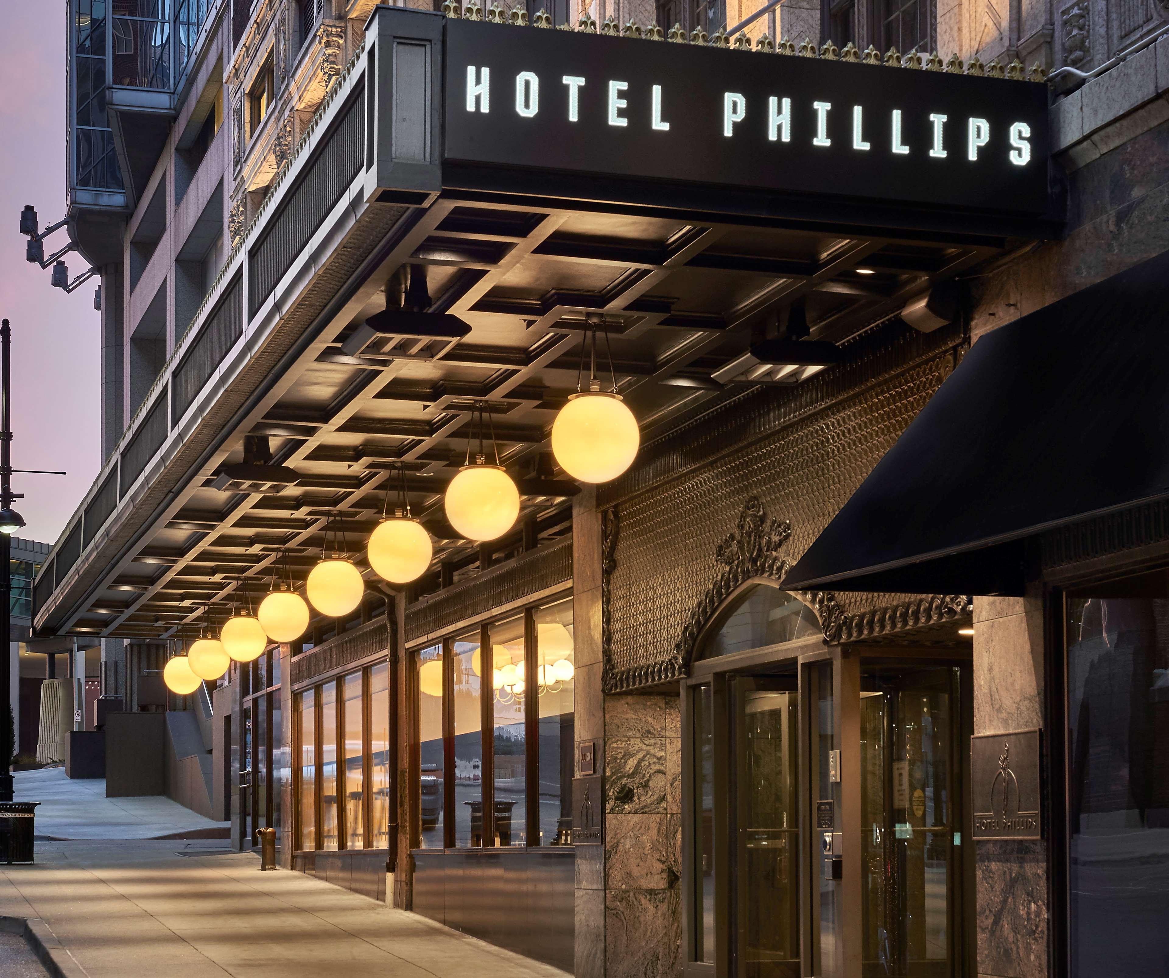 Hotel Phillips Kansas City, Curio Collection By Hilton Exteriör bild