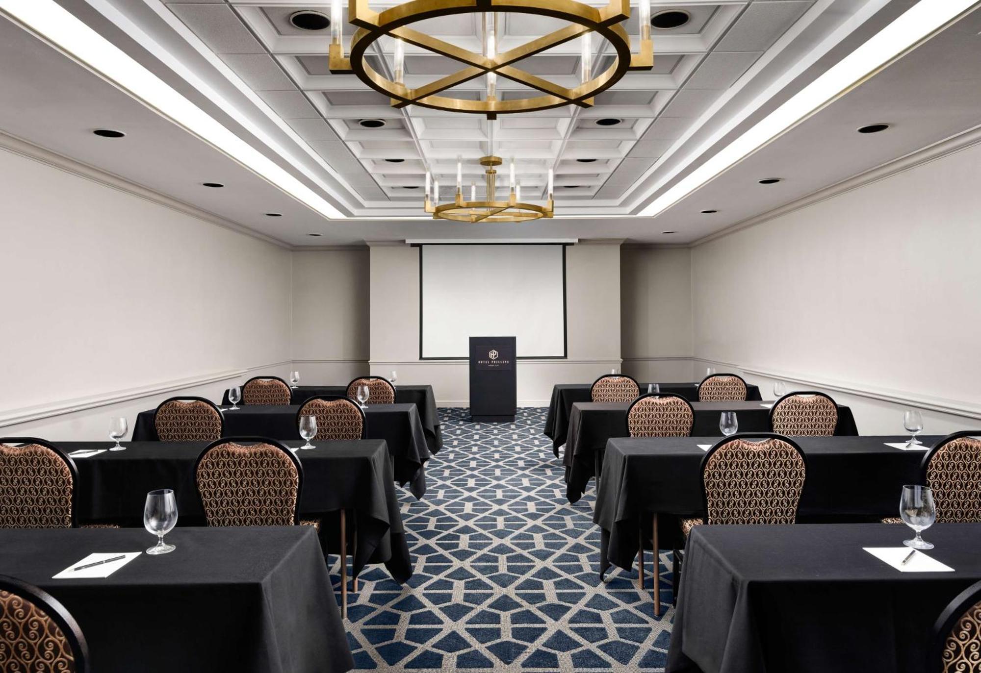 Hotel Phillips Kansas City, Curio Collection By Hilton Exteriör bild