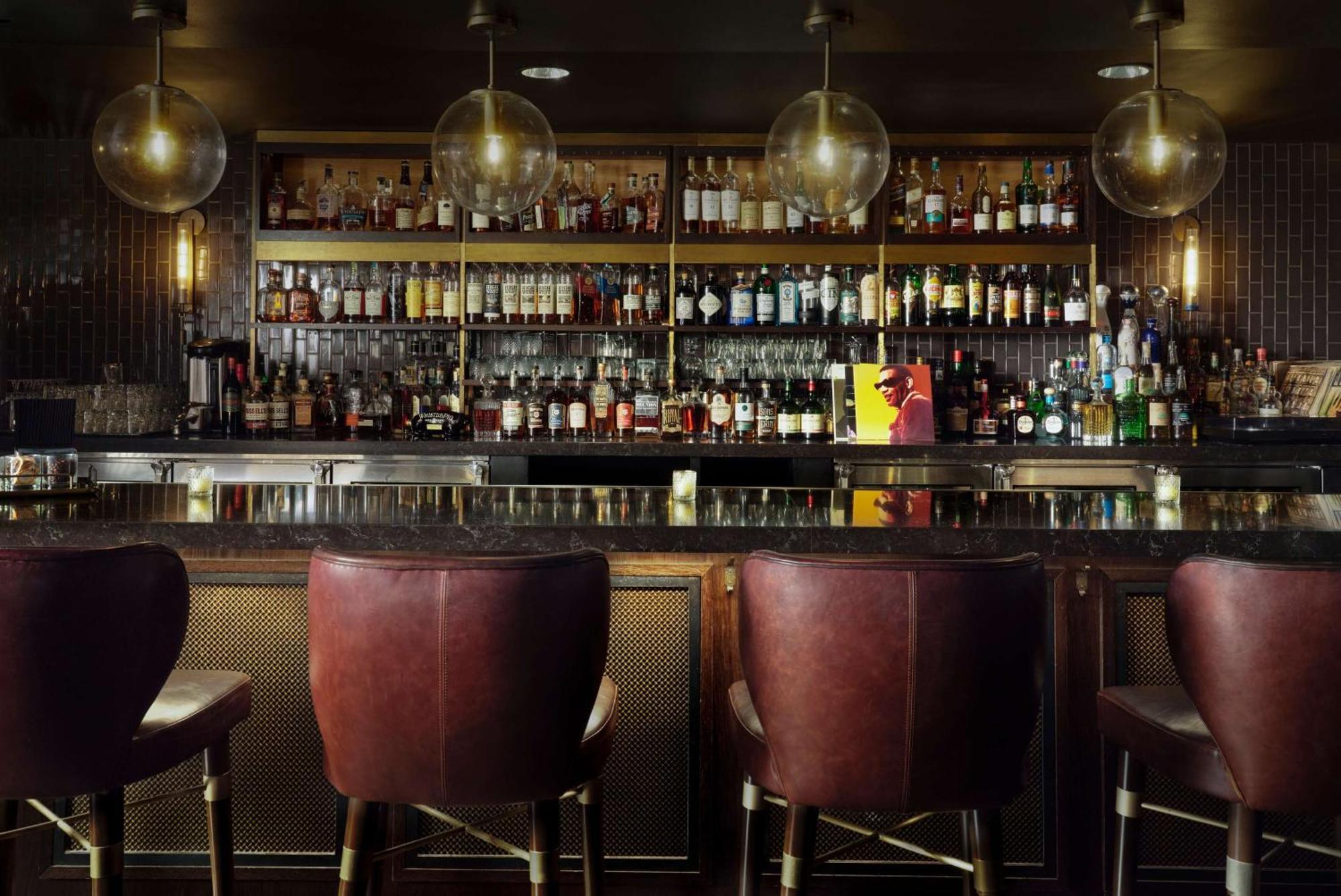 Hotel Phillips Kansas City, Curio Collection By Hilton Exteriör bild