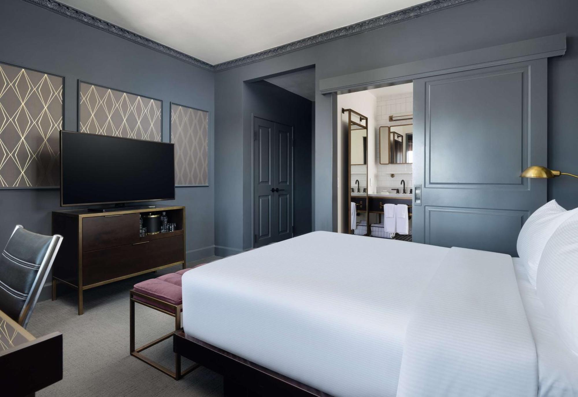 Hotel Phillips Kansas City, Curio Collection By Hilton Exteriör bild