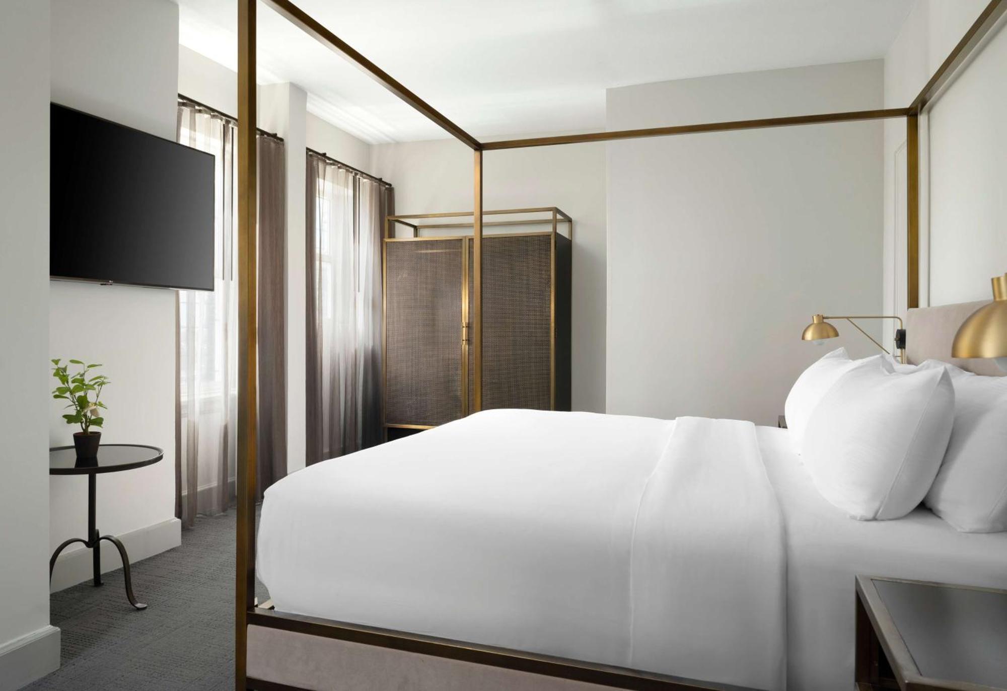 Hotel Phillips Kansas City, Curio Collection By Hilton Exteriör bild