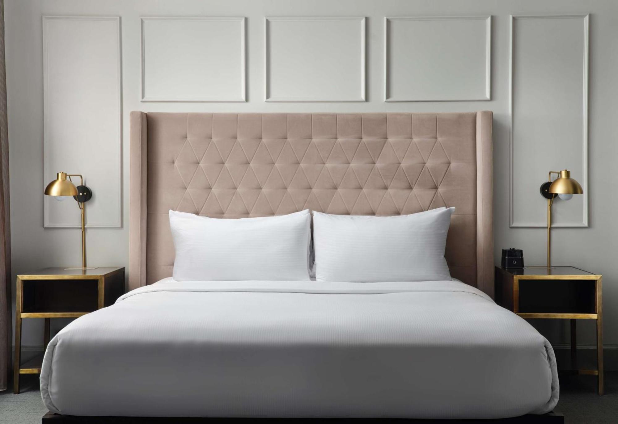 Hotel Phillips Kansas City, Curio Collection By Hilton Exteriör bild
