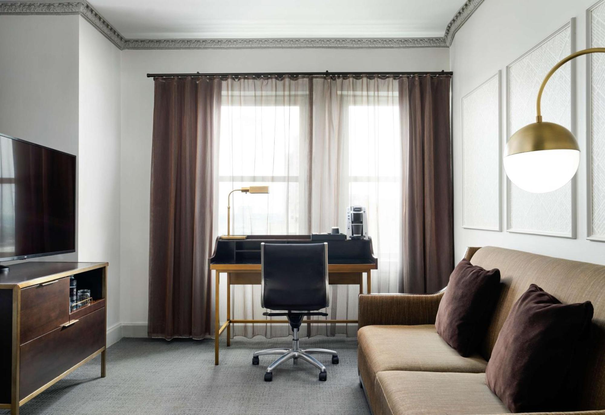 Hotel Phillips Kansas City, Curio Collection By Hilton Exteriör bild
