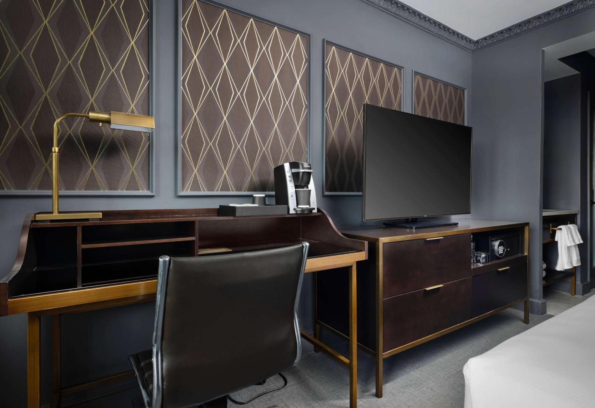 Hotel Phillips Kansas City, Curio Collection By Hilton Exteriör bild