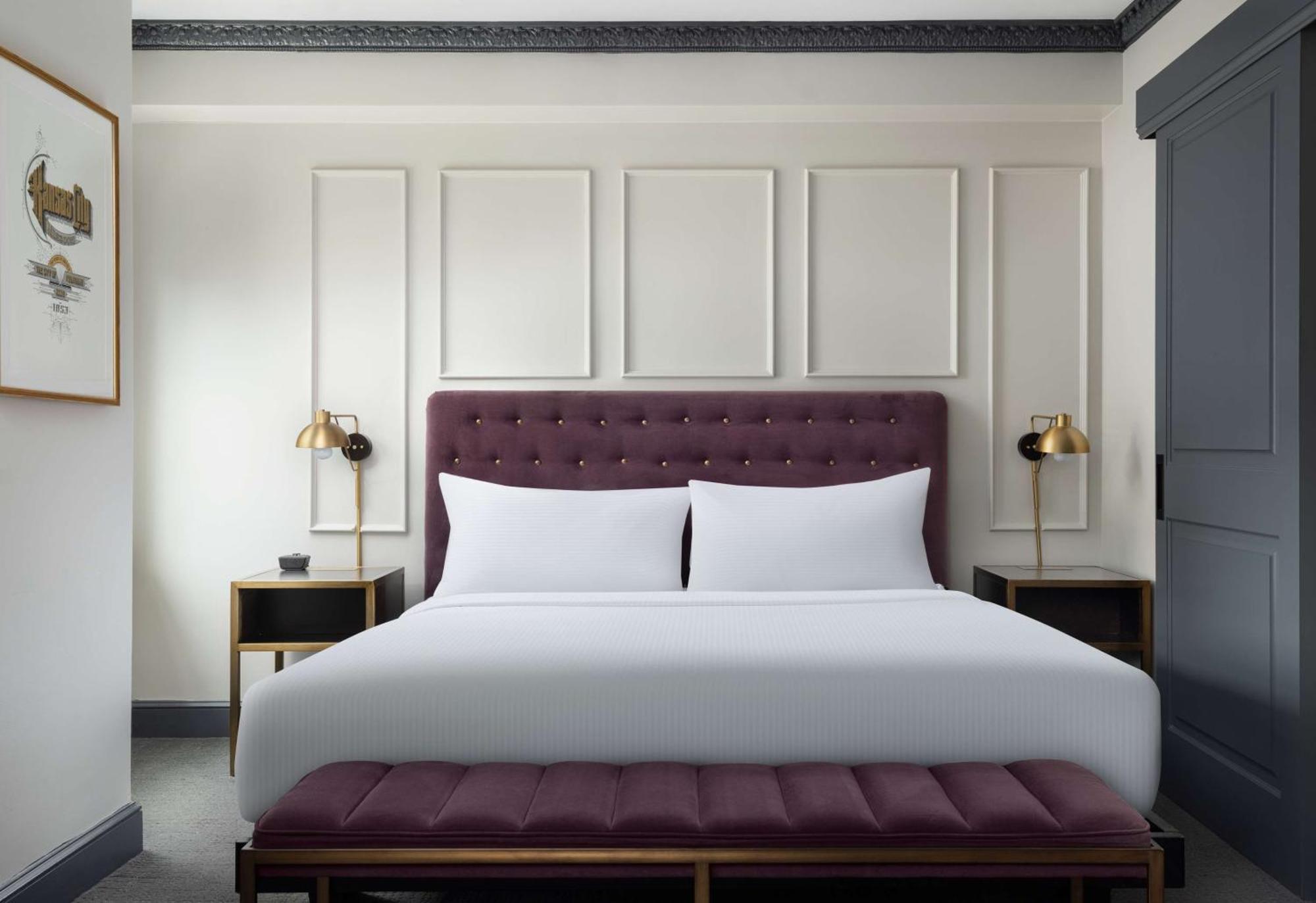 Hotel Phillips Kansas City, Curio Collection By Hilton Exteriör bild