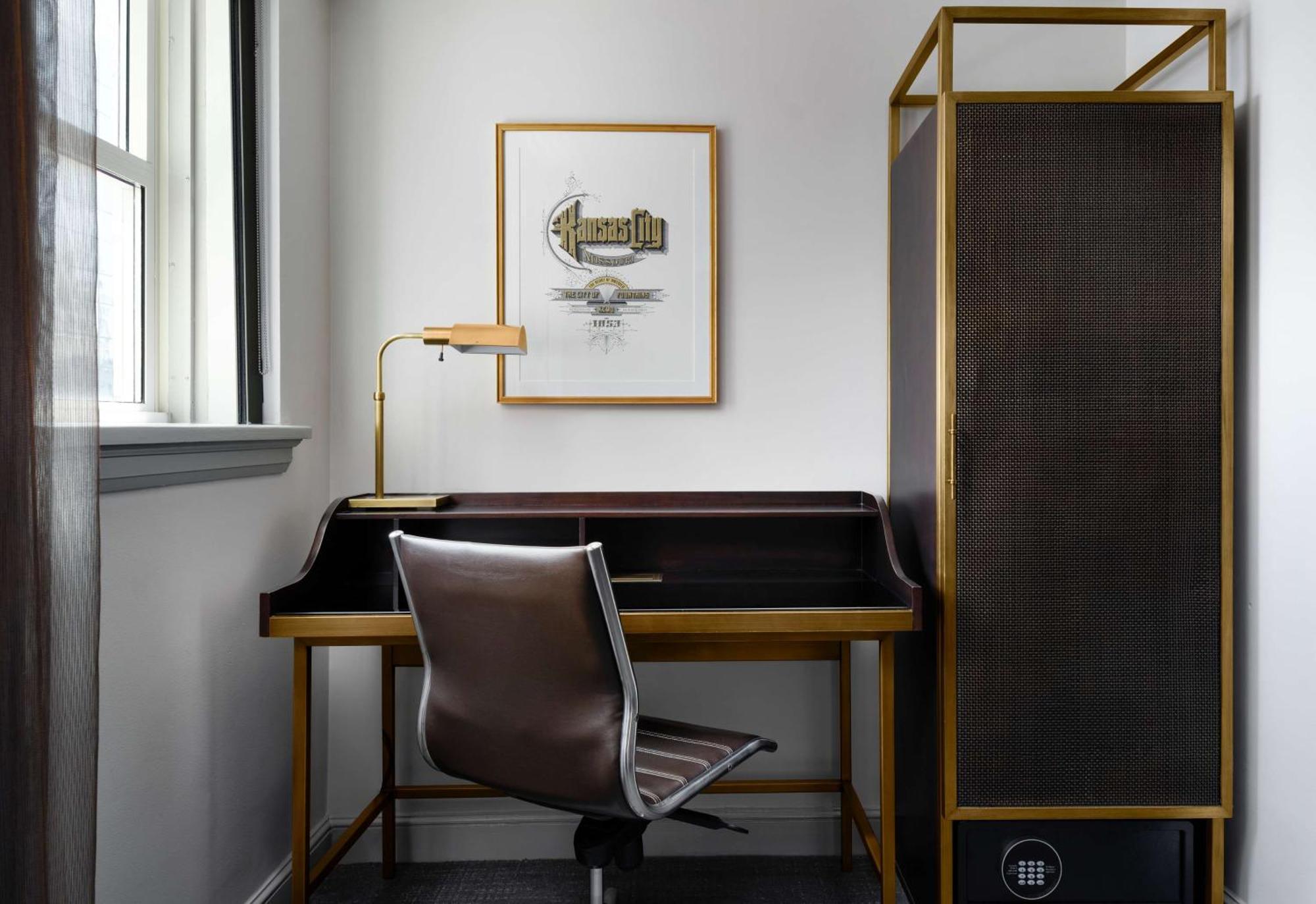 Hotel Phillips Kansas City, Curio Collection By Hilton Exteriör bild