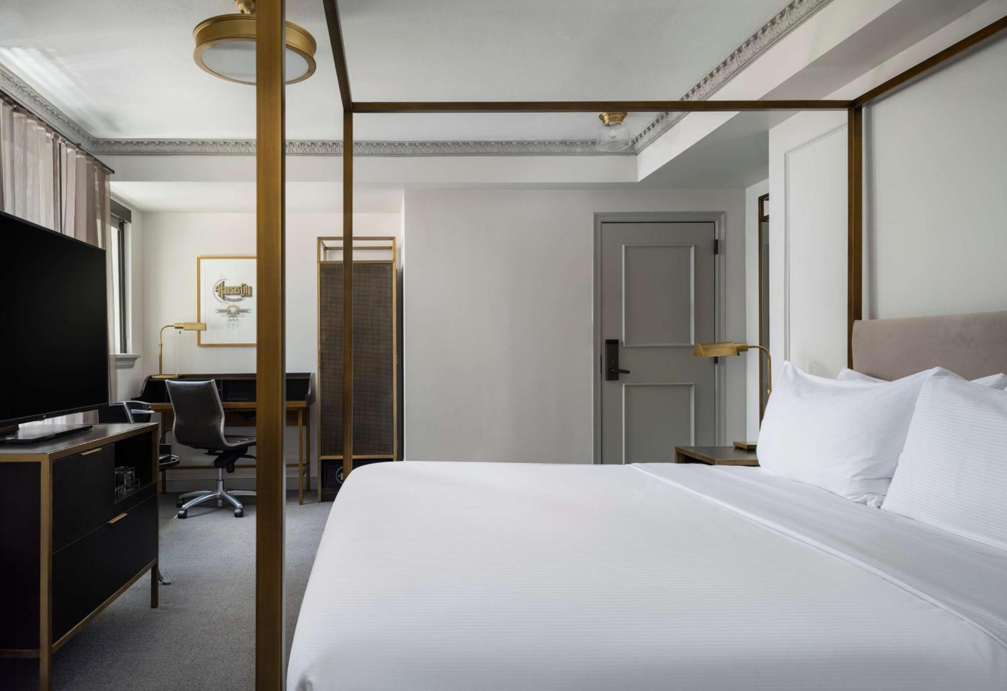 Hotel Phillips Kansas City, Curio Collection By Hilton Exteriör bild