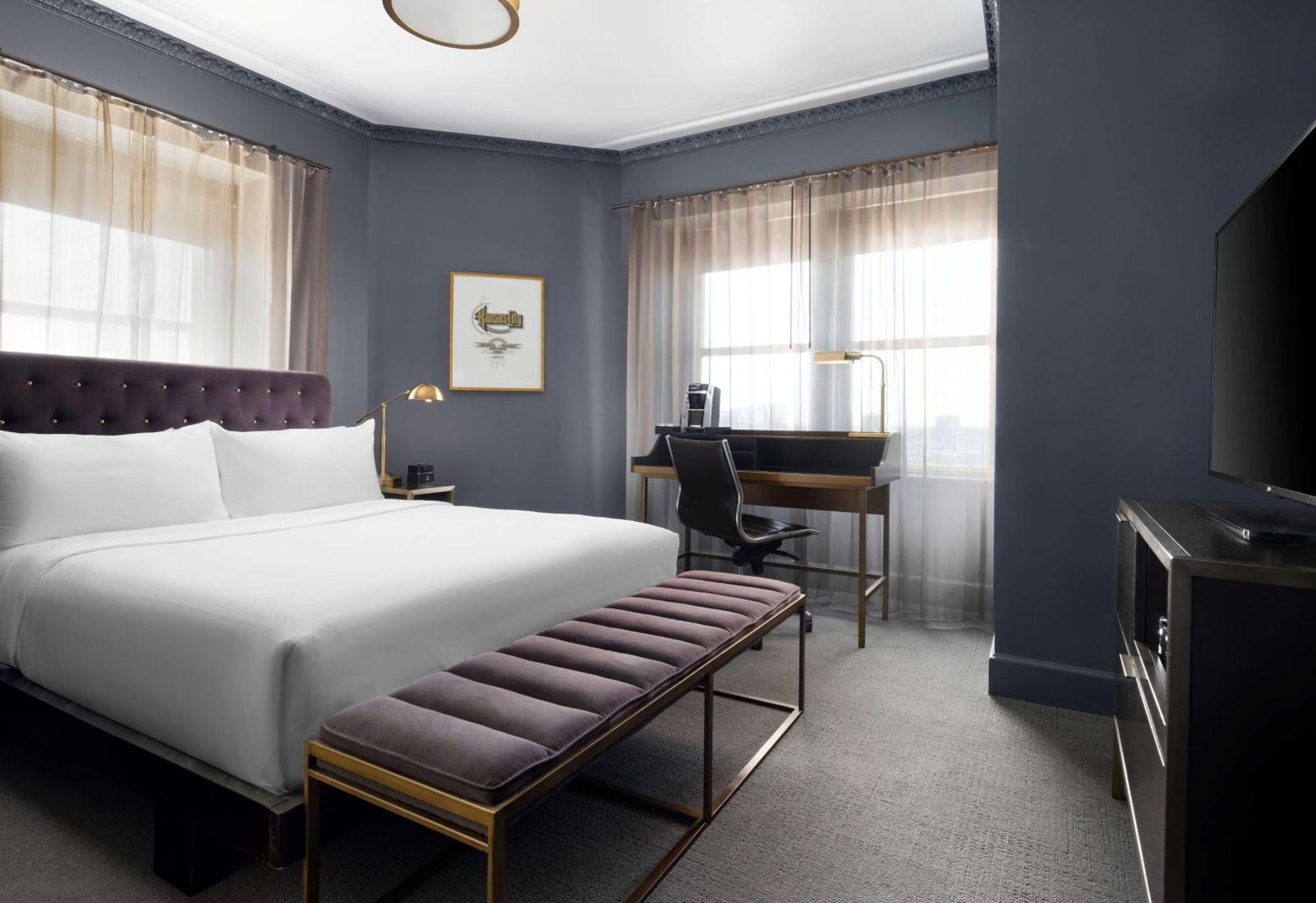 Hotel Phillips Kansas City, Curio Collection By Hilton Exteriör bild