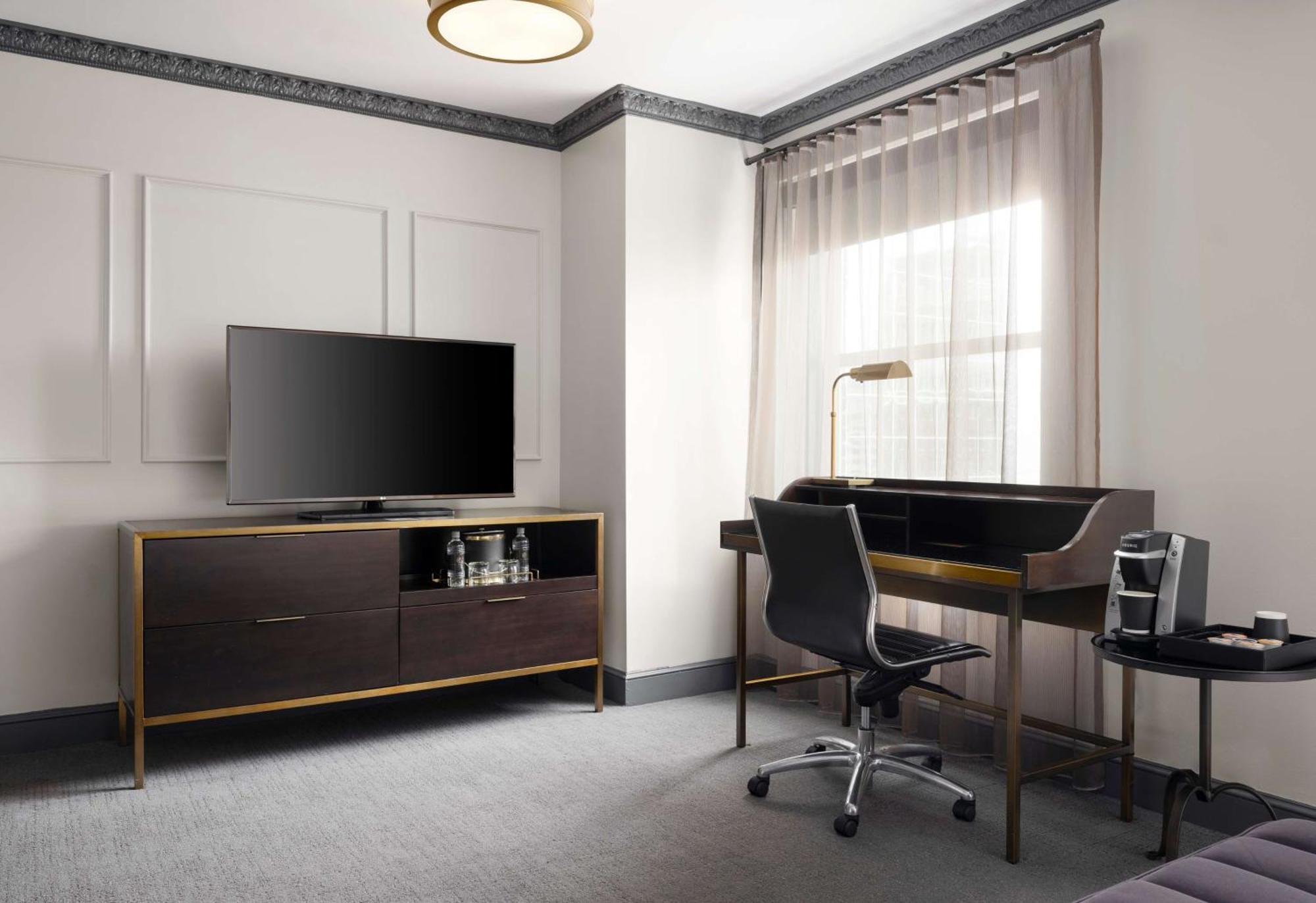 Hotel Phillips Kansas City, Curio Collection By Hilton Exteriör bild