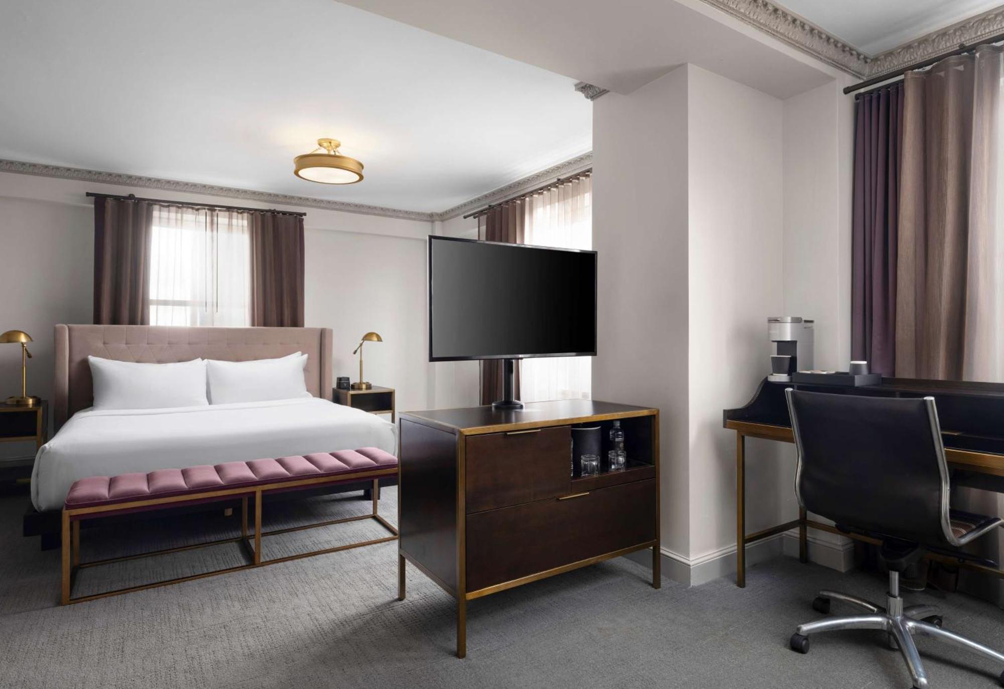 Hotel Phillips Kansas City, Curio Collection By Hilton Exteriör bild
