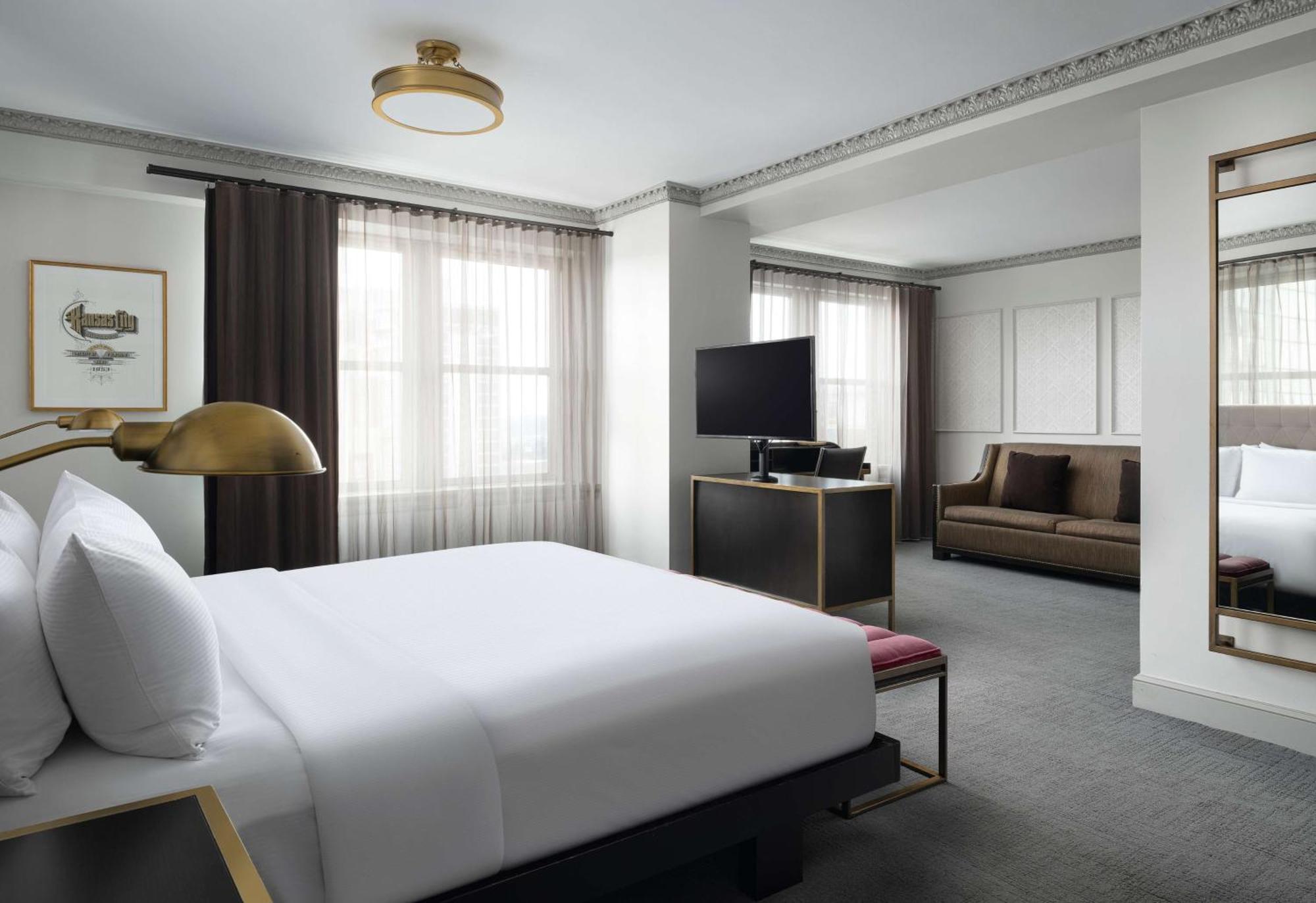 Hotel Phillips Kansas City, Curio Collection By Hilton Exteriör bild