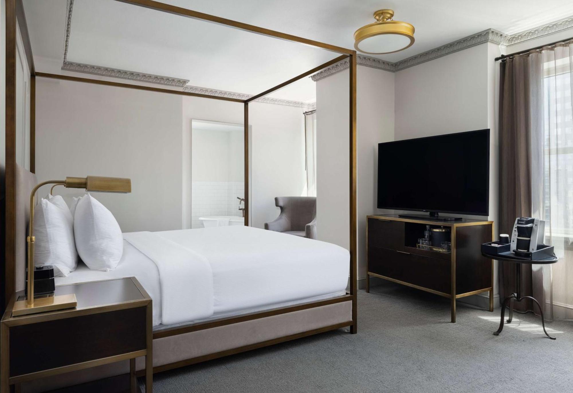 Hotel Phillips Kansas City, Curio Collection By Hilton Exteriör bild