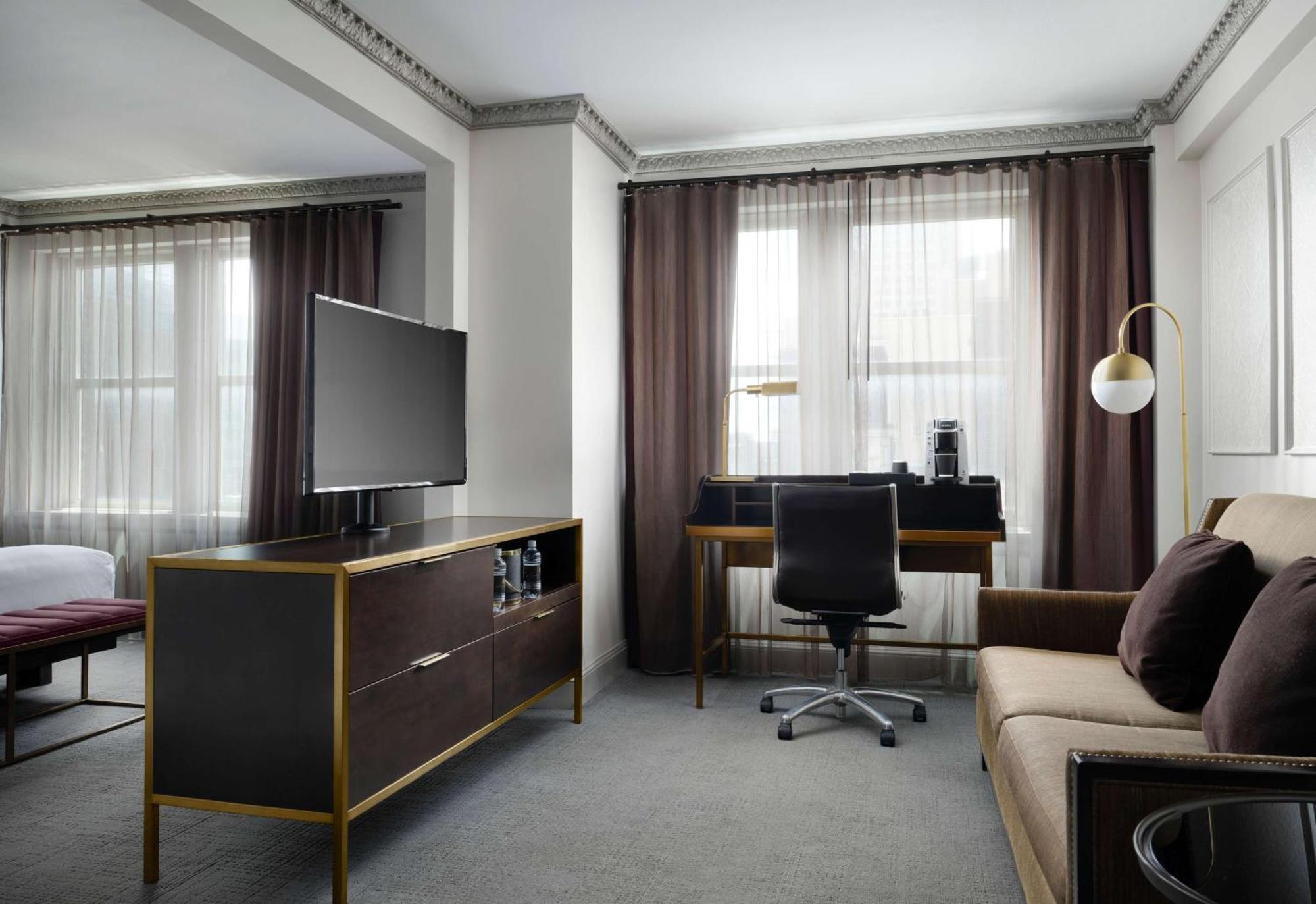 Hotel Phillips Kansas City, Curio Collection By Hilton Exteriör bild